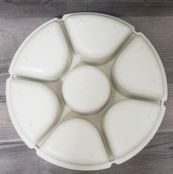 VintageTupperware veggie/ snack divider / tray with lid - Picture 5 of 8